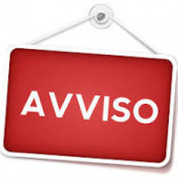 Cartello su sfondo rosso con scritto AVVISO